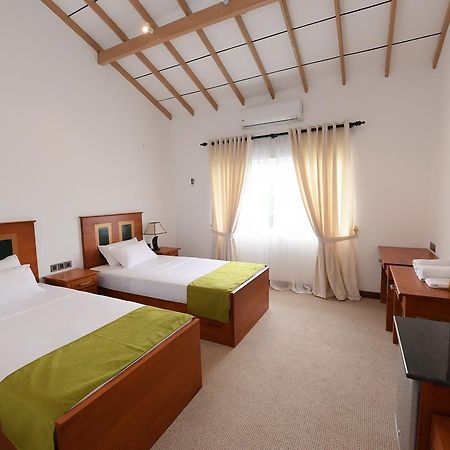 Seasons Hotel Курунегала Экстерьер фото