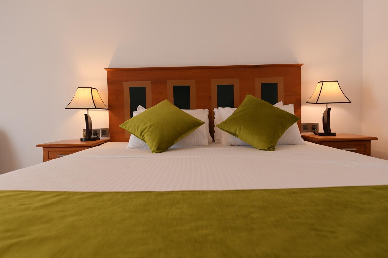 Seasons Hotel Курунегала Экстерьер фото