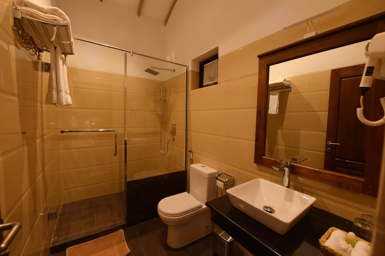 Seasons Hotel Курунегала Экстерьер фото